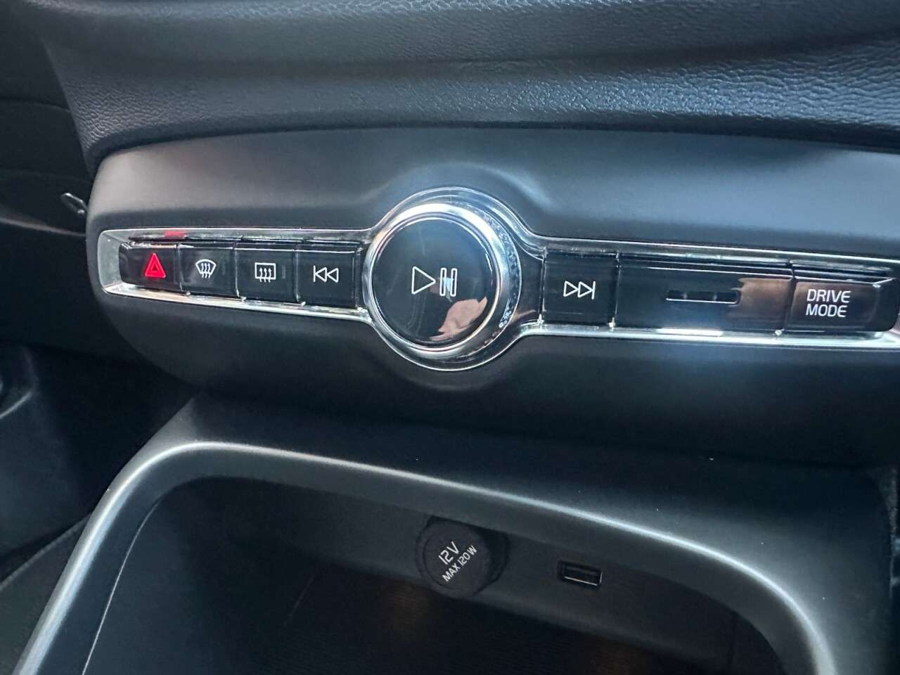 2020 VOLVO XC40 2020 VOLVO XC40