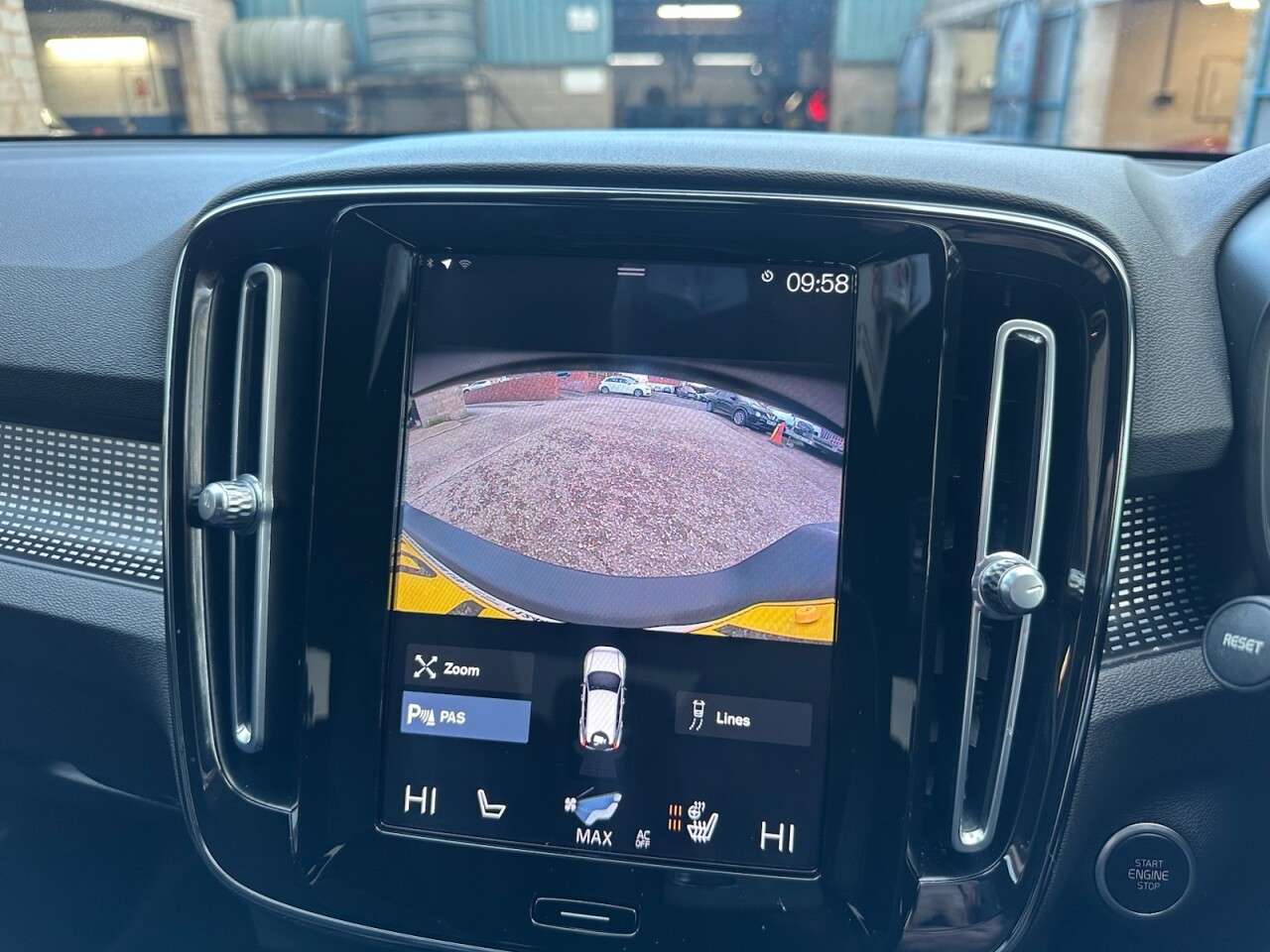 2020 VOLVO XC40 2020 VOLVO XC40