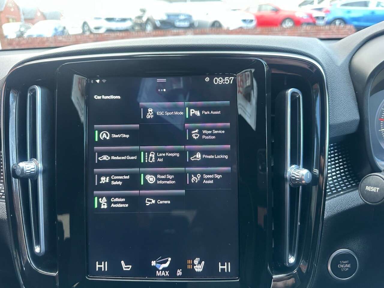 2020 VOLVO XC40 2020 VOLVO XC40