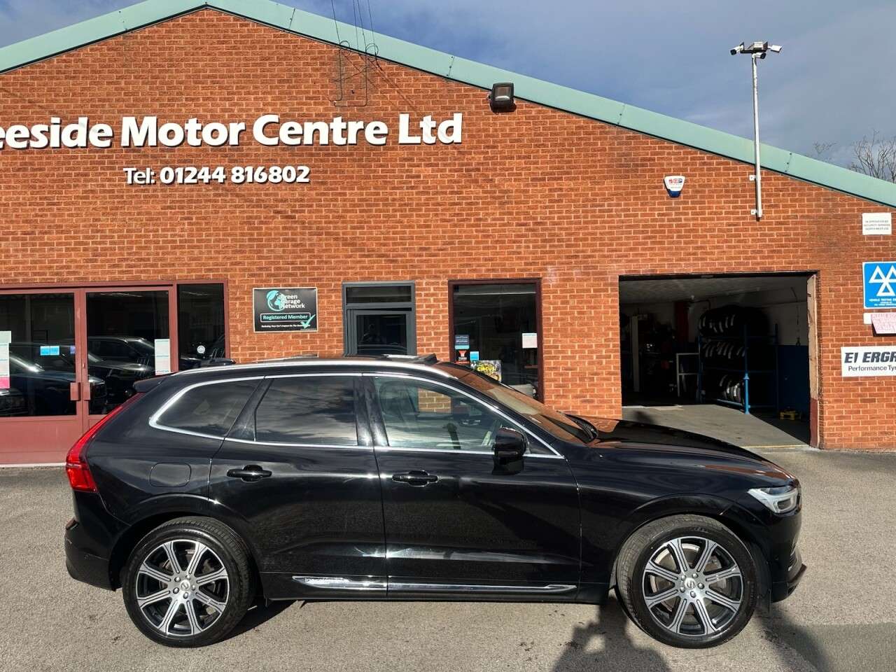 A 2018 VOLVO XC60 2.0h T8 Twin Engine 10.4kWh Inscription Pro SUV 5dr Petrol Plug-in Hybrid A A 2018 VOLVO XC60 2.0h T8 Twin Engine 10.4kWh Inscription Pro SUV 5dr Petrol Plug-in Hybrid A