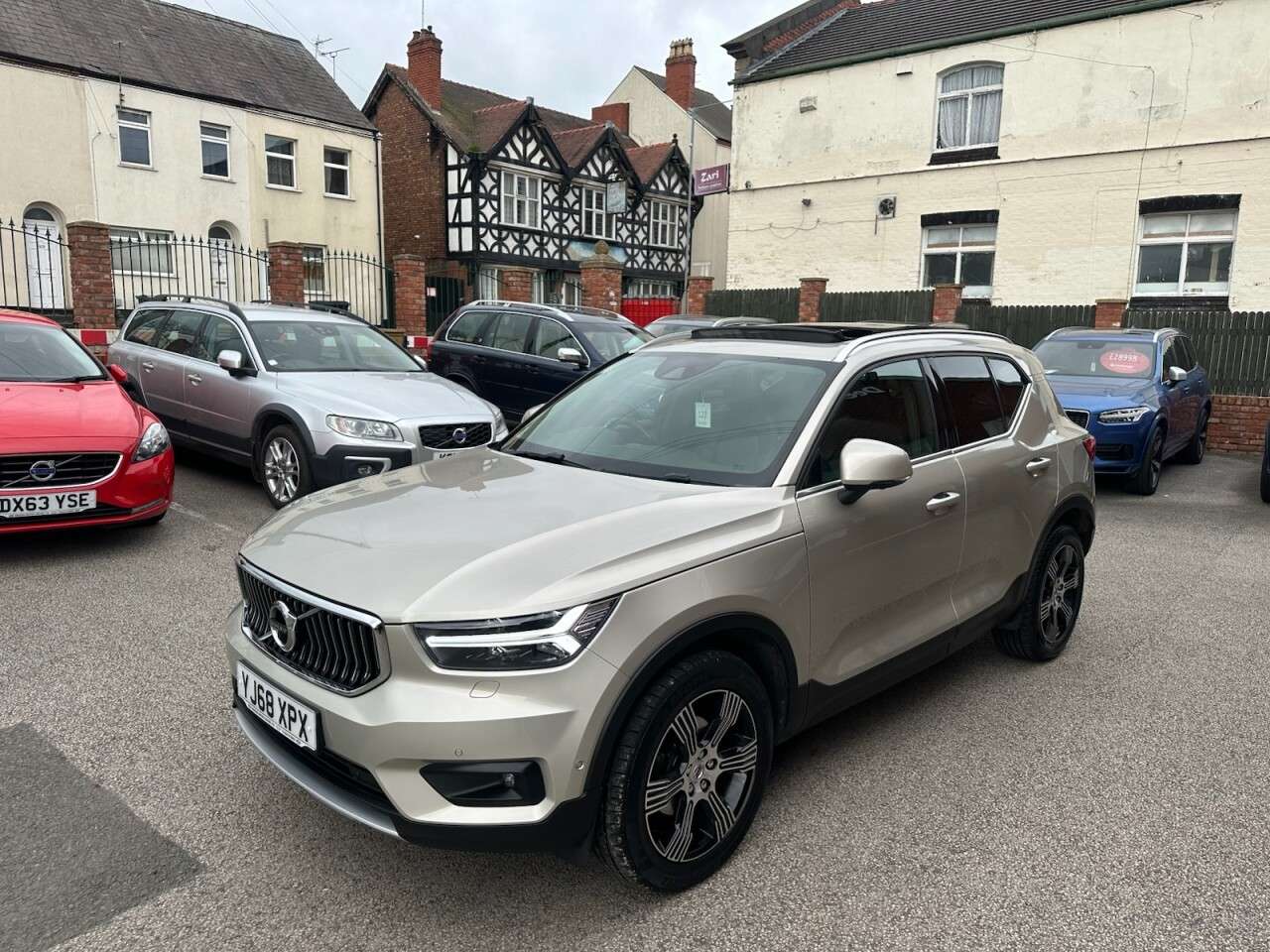 A 2018 VOLVO XC40 2.0 D3 Inscription SUV 5dr Diesel Auto Euro 6 (s/s) (150 ps) 360 Degree cam A 2018 VOLVO XC40 2.0 D3 Inscription SUV 5dr Diesel Auto Euro 6 (s/s) (150 ps) 360 Degree cam