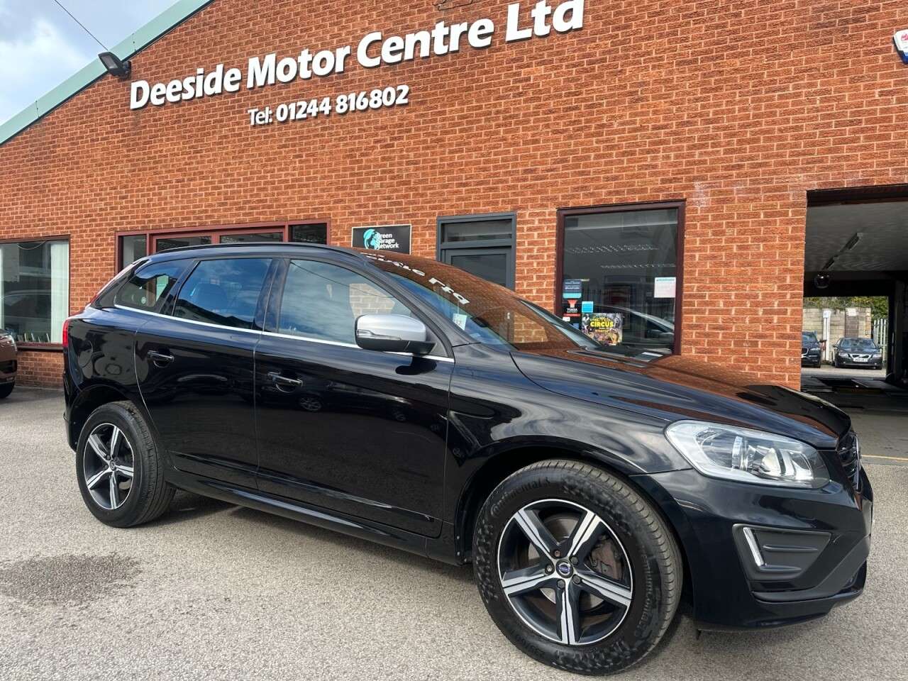 A 2016 VOLVO XC60 2.0 T5 R-Design Nav SUV 5dr Petrol Auto Euro 6 (s/s) (245 ps) Electric Pano A 2016 VOLVO XC60 2.0 T5 R-Design Nav SUV 5dr Petrol Auto Euro 6 (s/s) (245 ps) Electric Pano