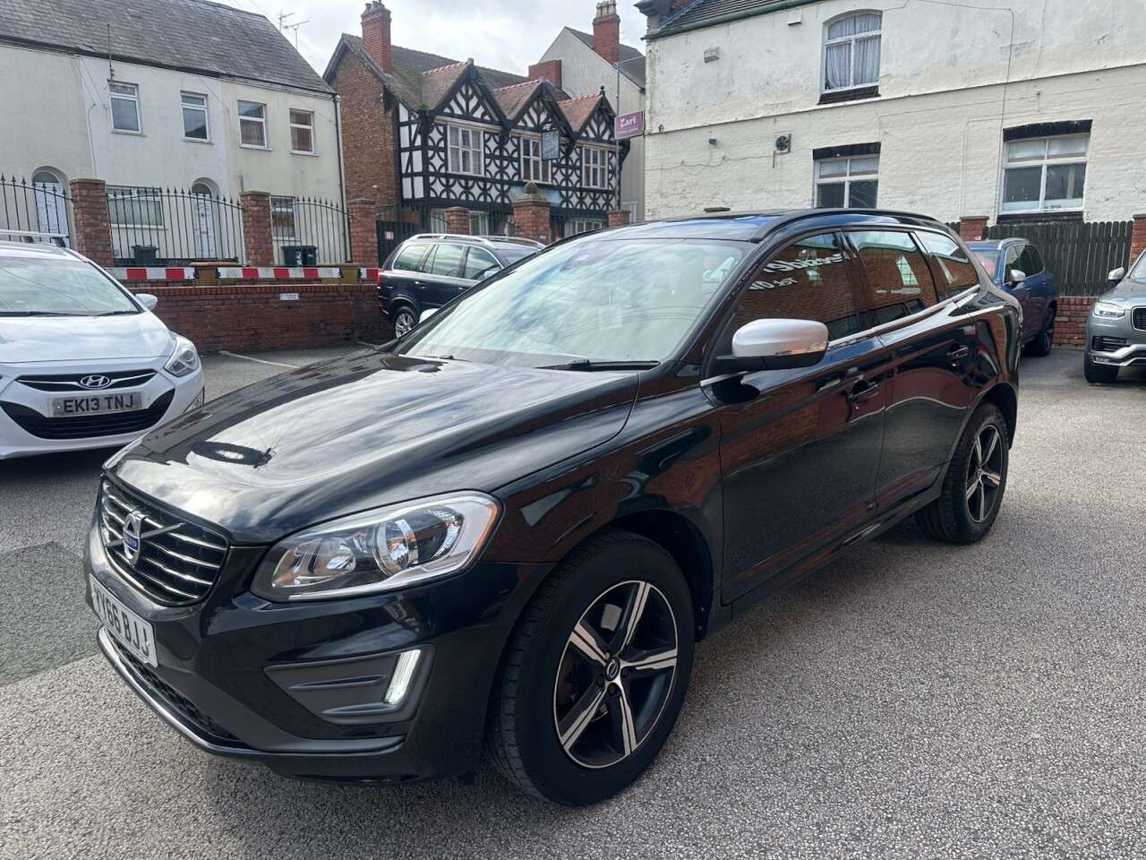 A 2016 VOLVO XC60 2.0 T5 R-Design Nav SUV 5dr Petrol Auto Euro 6 (s/s) (245 ps) Electric Pano A 2016 VOLVO XC60 2.0 T5 R-Design Nav SUV 5dr Petrol Auto Euro 6 (s/s) (245 ps) Electric Pano