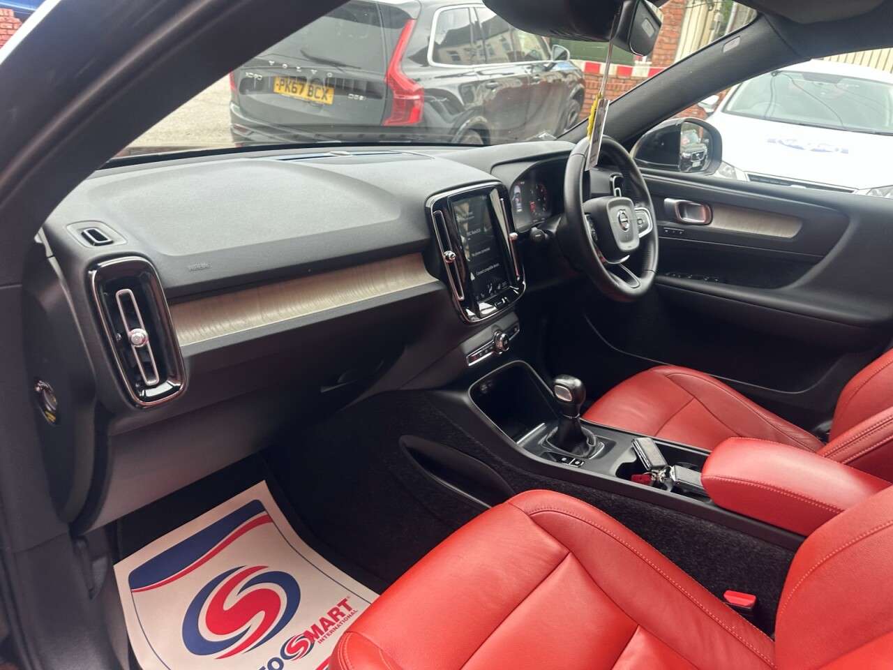 2019 VOLVO XC40 2019 VOLVO XC40