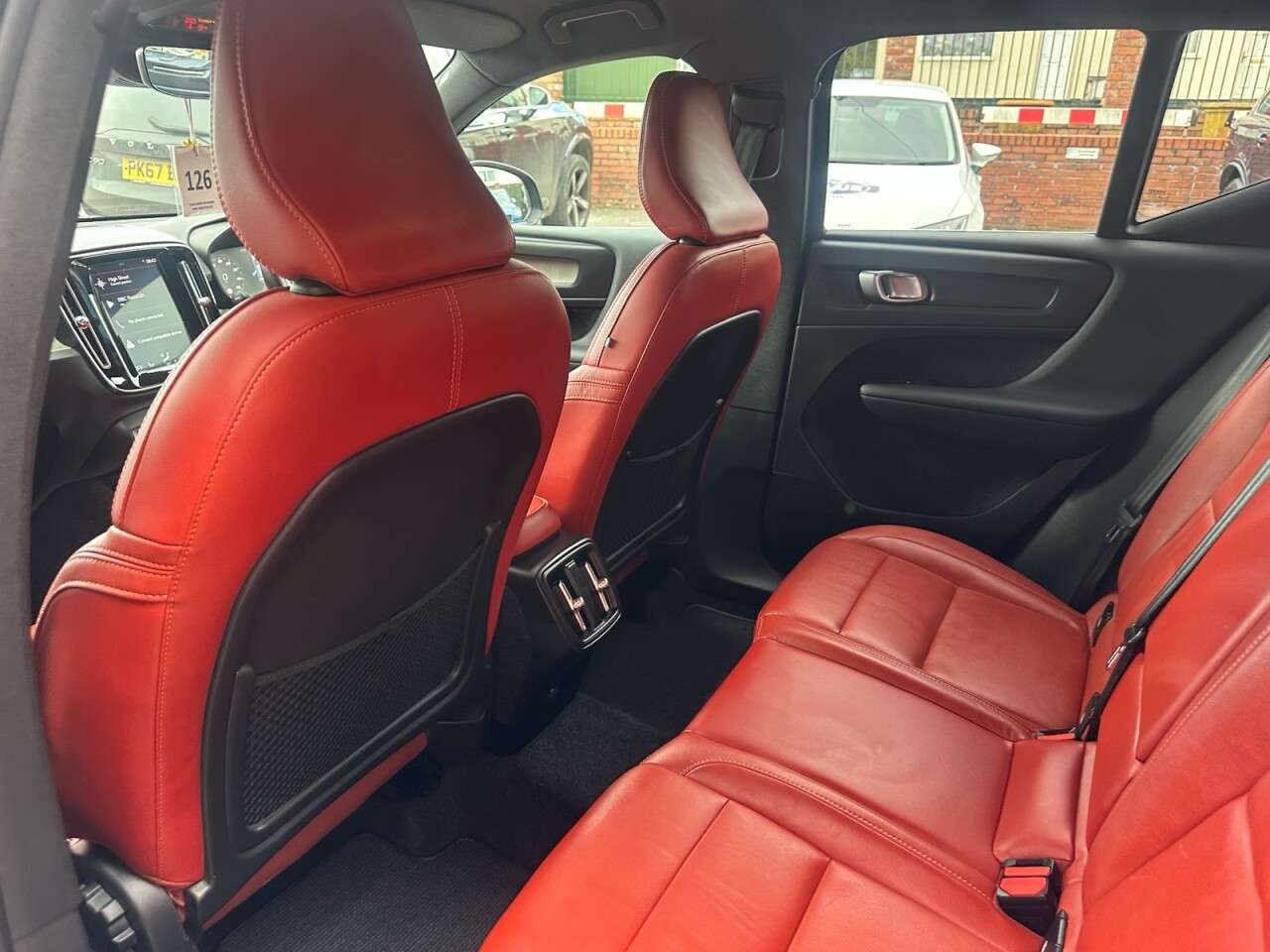 2019 VOLVO XC40 2019 VOLVO XC40