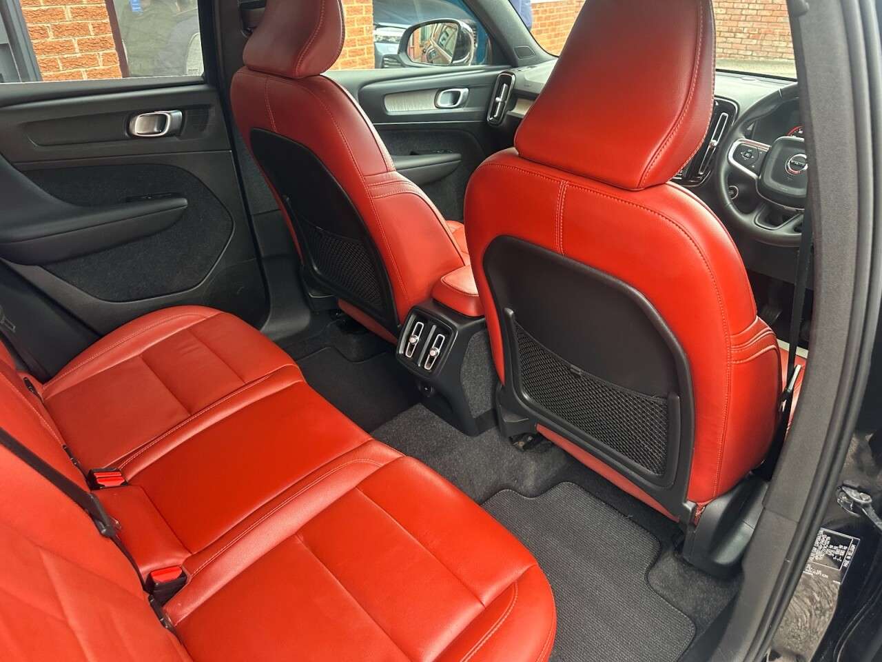 2019 VOLVO XC40 2019 VOLVO XC40