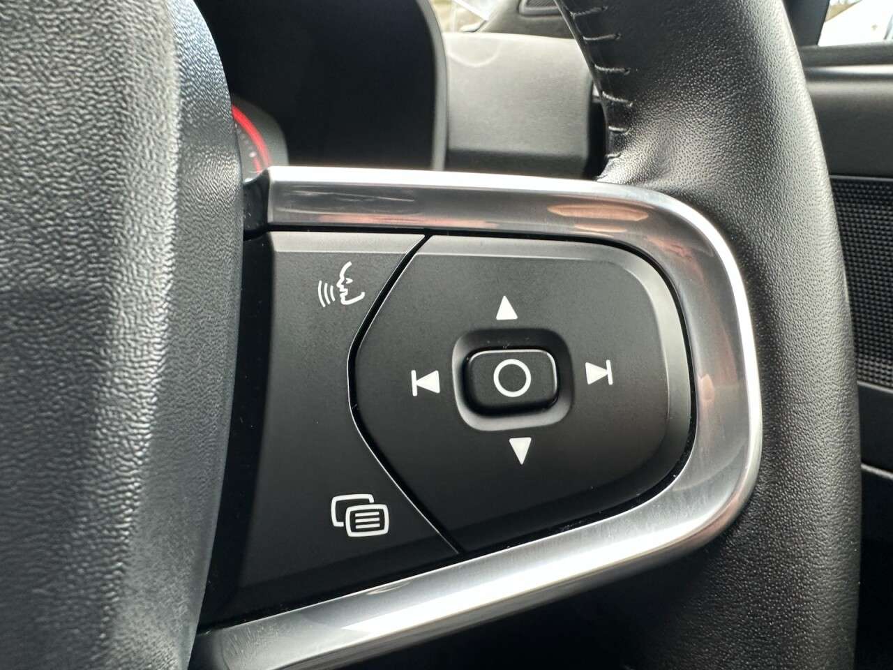 2019 VOLVO XC40 2019 VOLVO XC40