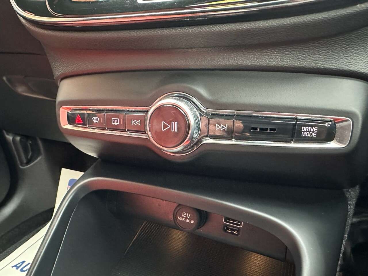 2019 VOLVO XC40 2019 VOLVO XC40