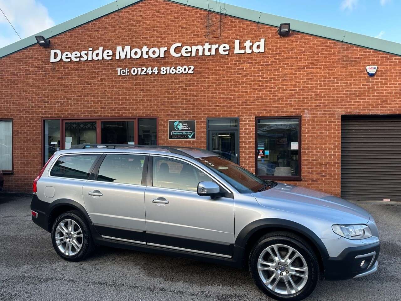 A 2014 VOLVO XC70 2.4 D5 SE Lux Estate 5dr Diesel Geartronic AWD Euro 5 (215 ps) DRIVER SUPPO A 2014 VOLVO XC70 2.4 D5 SE Lux Estate 5dr Diesel Geartronic AWD Euro 5 (215 ps) DRIVER SUPPO
