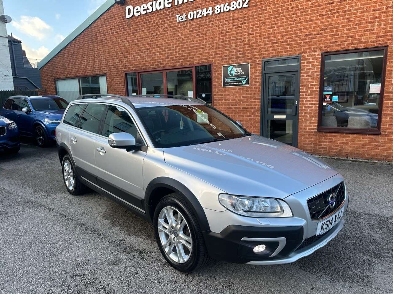 A 2014 VOLVO XC70 2.4 D5 SE Lux Estate 5dr Diesel Geartronic AWD Euro 5 (215 ps) DRIVER SUPPO A 2014 VOLVO XC70 2.4 D5 SE Lux Estate 5dr Diesel Geartronic AWD Euro 5 (215 ps) DRIVER SUPPO