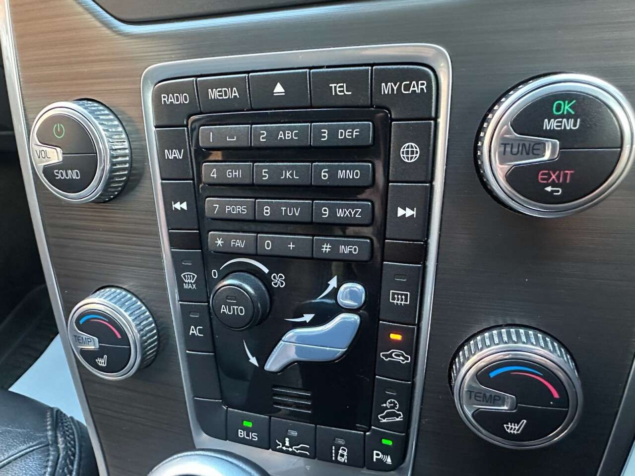 2014 VOLVO XC70 2014 VOLVO XC70