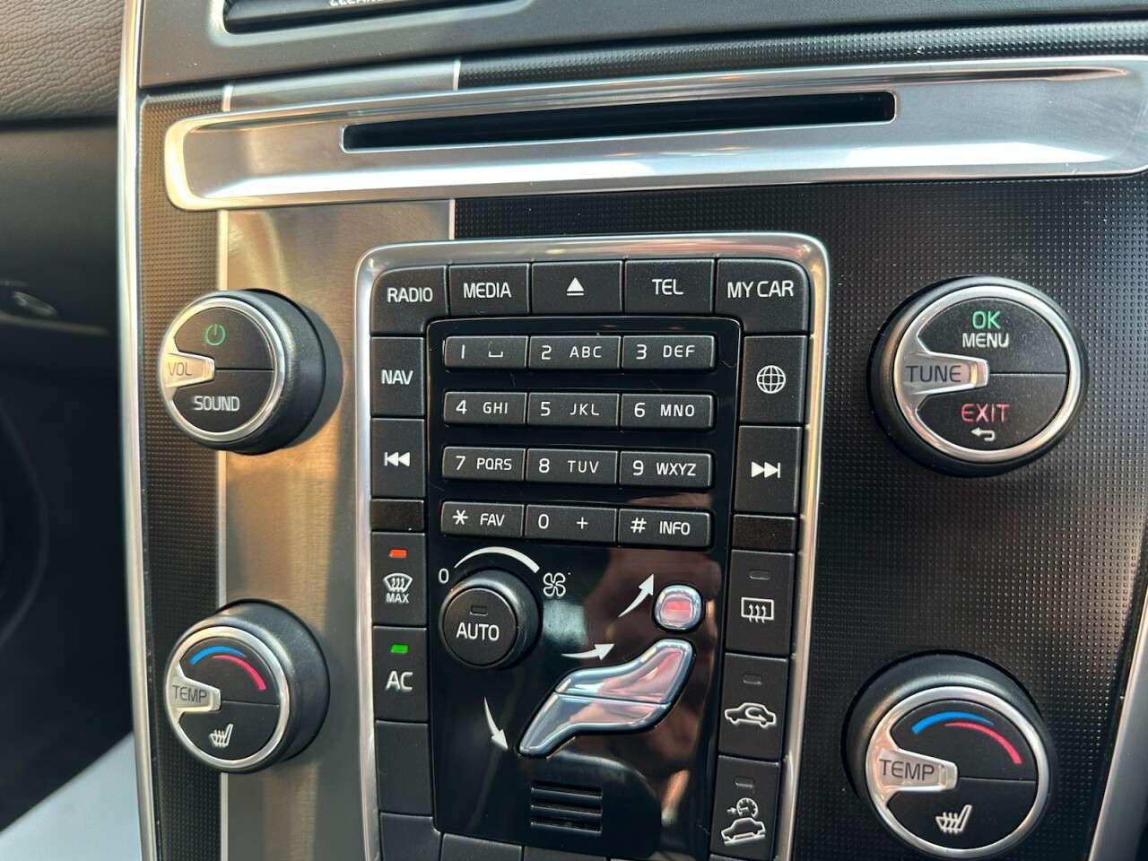 2017 VOLVO XC60 2017 VOLVO XC60