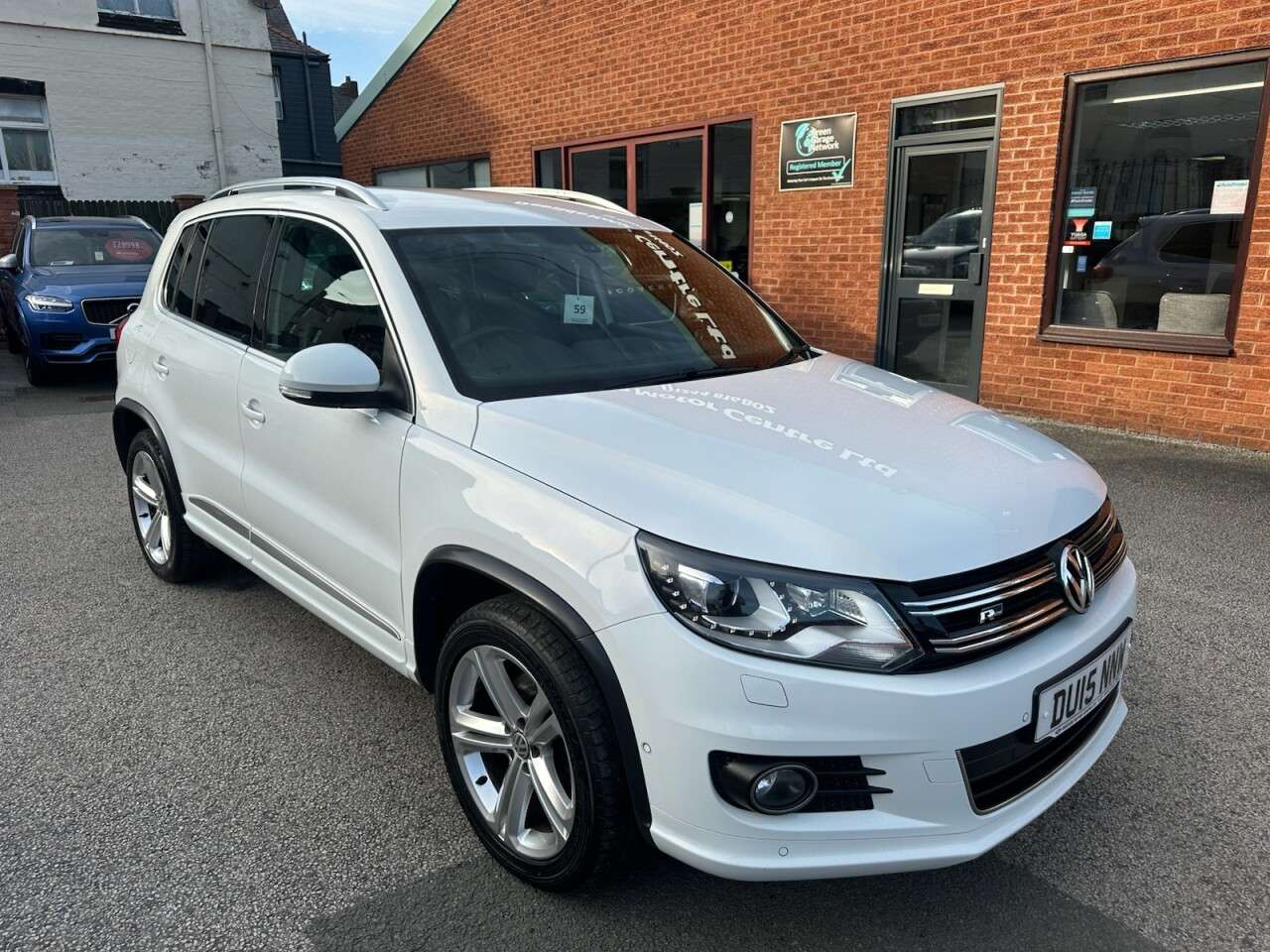 A 2015 VOLKSWAGEN TIGUAN 2.0 TDI BlueMotion Tech R-Line SUV 5dr Diesel Manual 4WD Euro 6 (s/s) (150 A 2015 VOLKSWAGEN TIGUAN 2.0 TDI BlueMotion Tech R-Line SUV 5dr Diesel Manual 4WD Euro 6 (s/s) (150