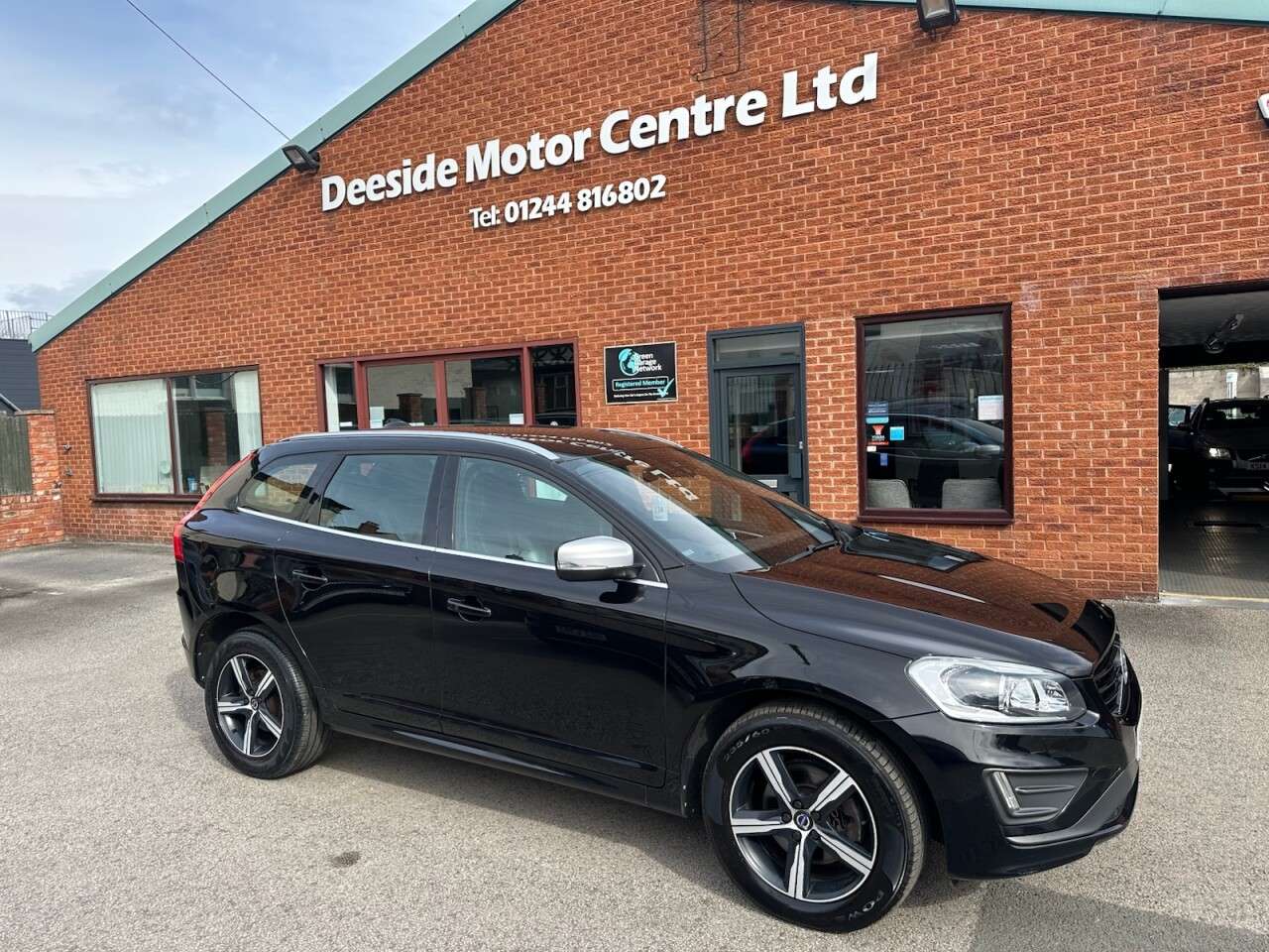 A 2017 VOLVO XC60 2.4 D4 R-Design Lux Nav SUV 5dr Diesel Manual AWD Euro 6 (s/s) (190 ps) A 2017 VOLVO XC60 2.4 D4 R-Design Lux Nav SUV 5dr Diesel Manual AWD Euro 6 (s/s) (190 ps)