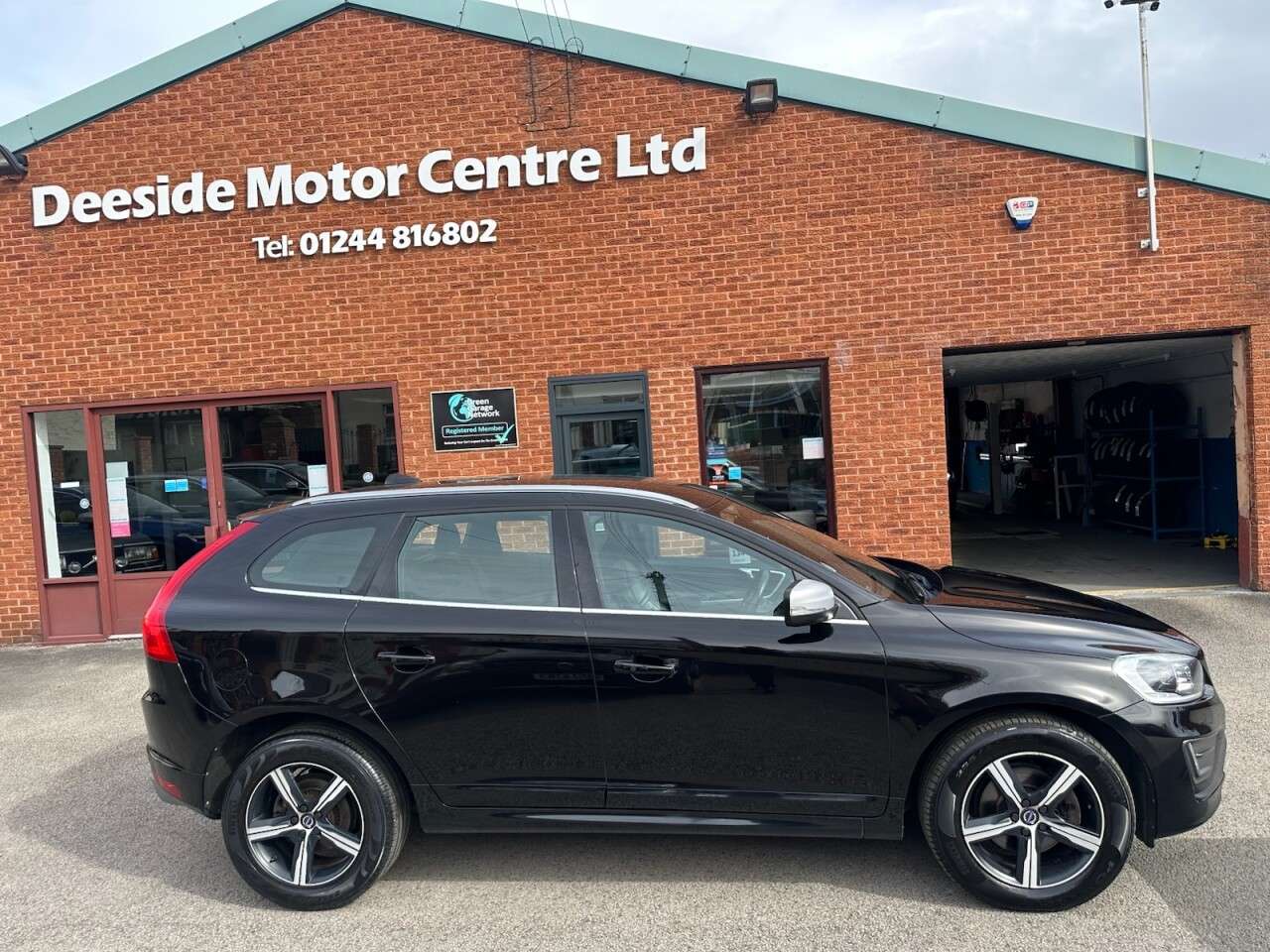 A 2017 VOLVO XC60 2.4 D4 R-Design Lux Nav SUV 5dr Diesel Manual AWD Euro 6 (s/s) (190 ps) A 2017 VOLVO XC60 2.4 D4 R-Design Lux Nav SUV 5dr Diesel Manual AWD Euro 6 (s/s) (190 ps)