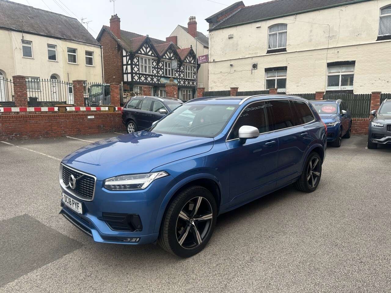A 2018 VOLVO XC90 2.0 D5 PowerPulse R-Design SUV 5dr Diesel Auto 4WD Euro 6 (s/s) (235 ps) A 2018 VOLVO XC90 2.0 D5 PowerPulse R-Design SUV 5dr Diesel Auto 4WD Euro 6 (s/s) (235 ps)