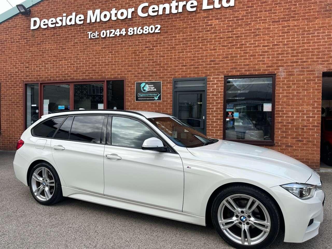 A 2019 BMW 3 SERIES 2.0 318d M Sport Touring 5dr Diesel Auto Euro 6 (s/s) (150 ps) A 2019 BMW 3 SERIES 2.0 318d M Sport Touring 5dr Diesel Auto Euro 6 (s/s) (150 ps)