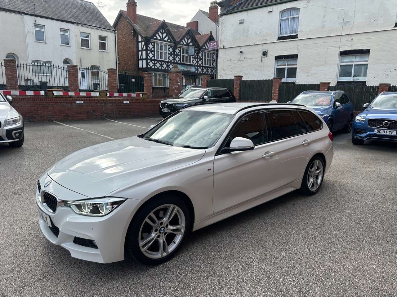 A 2019 BMW 3 SERIES 2.0 318d M Sport Touring 5dr Diesel Auto Euro 6 (s/s) (150 ps) A 2019 BMW 3 SERIES 2.0 318d M Sport Touring 5dr Diesel Auto Euro 6 (s/s) (150 ps)