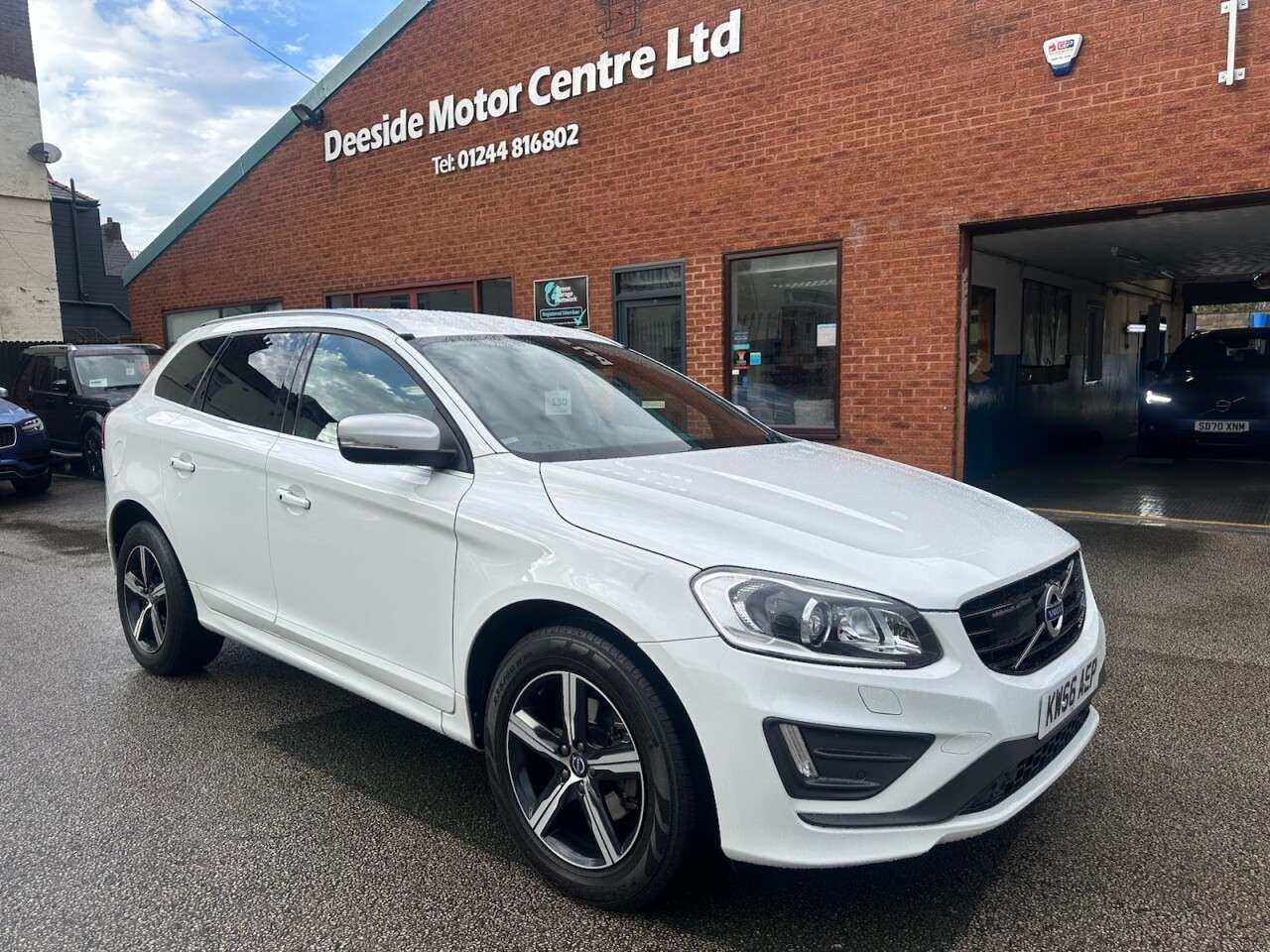 A 2016 VOLVO XC60 2.4 D5 R-Design Lux Nav SUV 5dr Diesel Auto AWD Euro 6 (s/s) (220 ps) A 2016 VOLVO XC60 2.4 D5 R-Design Lux Nav SUV 5dr Diesel Auto AWD Euro 6 (s/s) (220 ps)