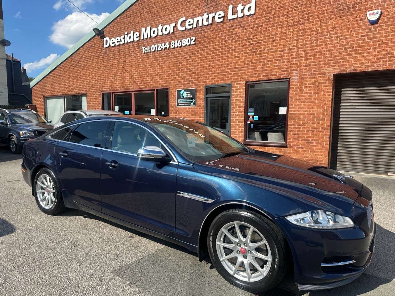A 2010 JAGUAR XJ 3.0d V6 Portfolio Saloon 4dr Diesel Auto Euro 5 (275 ps) Rear view camera p A 2010 JAGUAR XJ 3.0d V6 Portfolio Saloon 4dr Diesel Auto Euro 5 (275 ps) Rear view camera p