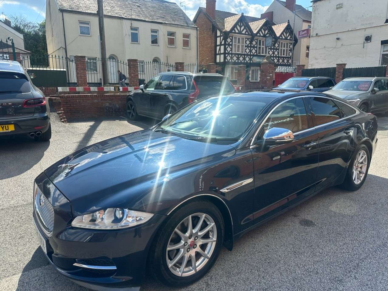 A 2010 JAGUAR XJ 3.0d V6 Portfolio Saloon 4dr Diesel Auto Euro 5 (275 ps) Rear view camera p A 2010 JAGUAR XJ 3.0d V6 Portfolio Saloon 4dr Diesel Auto Euro 5 (275 ps) Rear view camera p