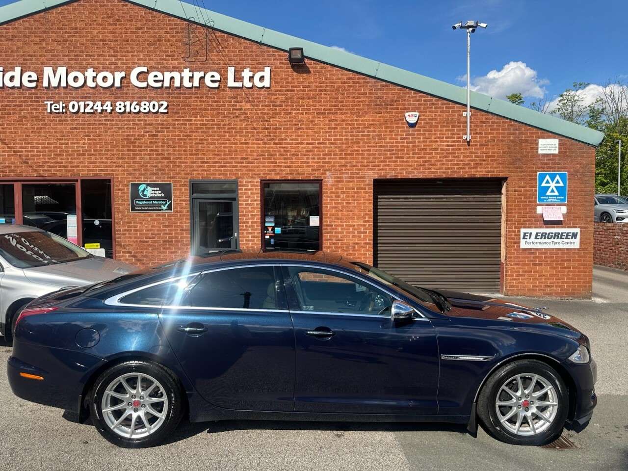 A 2010 JAGUAR XJ 3.0d V6 Portfolio Saloon 4dr Diesel Auto Euro 5 (275 ps) Rear view camera p A 2010 JAGUAR XJ 3.0d V6 Portfolio Saloon 4dr Diesel Auto Euro 5 (275 ps) Rear view camera p