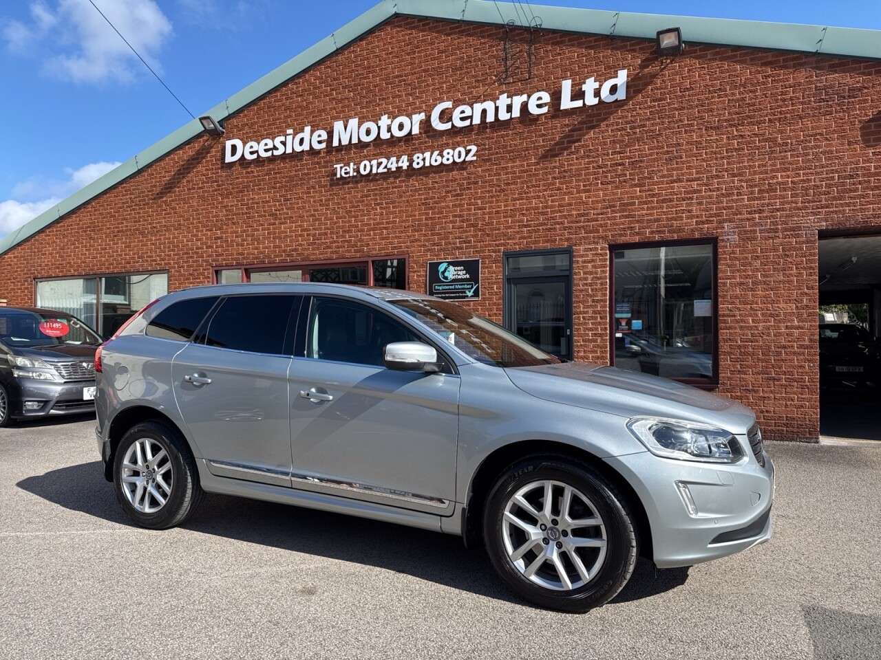 A 2017 VOLVO XC60 2.4 D5 SE Lux Nav SUV 5dr Diesel Auto AWD Euro 6 (s/s) (220 ps) Rear view c A 2017 VOLVO XC60 2.4 D5 SE Lux Nav SUV 5dr Diesel Auto AWD Euro 6 (s/s) (220 ps) Rear view c