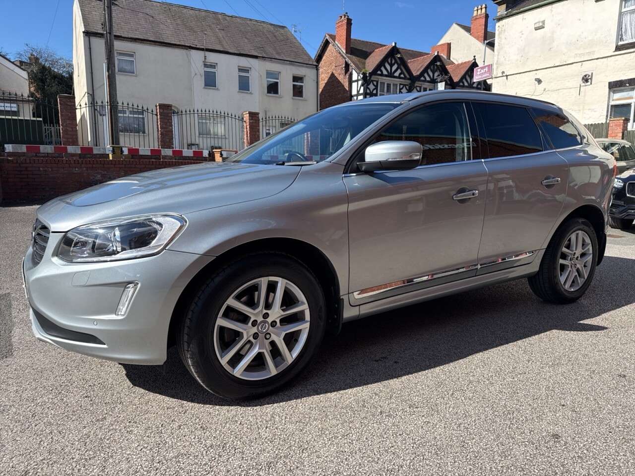 A 2017 VOLVO XC60 2.4 D5 SE Lux Nav SUV 5dr Diesel Auto AWD Euro 6 (s/s) (220 ps) Rear view c A 2017 VOLVO XC60 2.4 D5 SE Lux Nav SUV 5dr Diesel Auto AWD Euro 6 (s/s) (220 ps) Rear view c