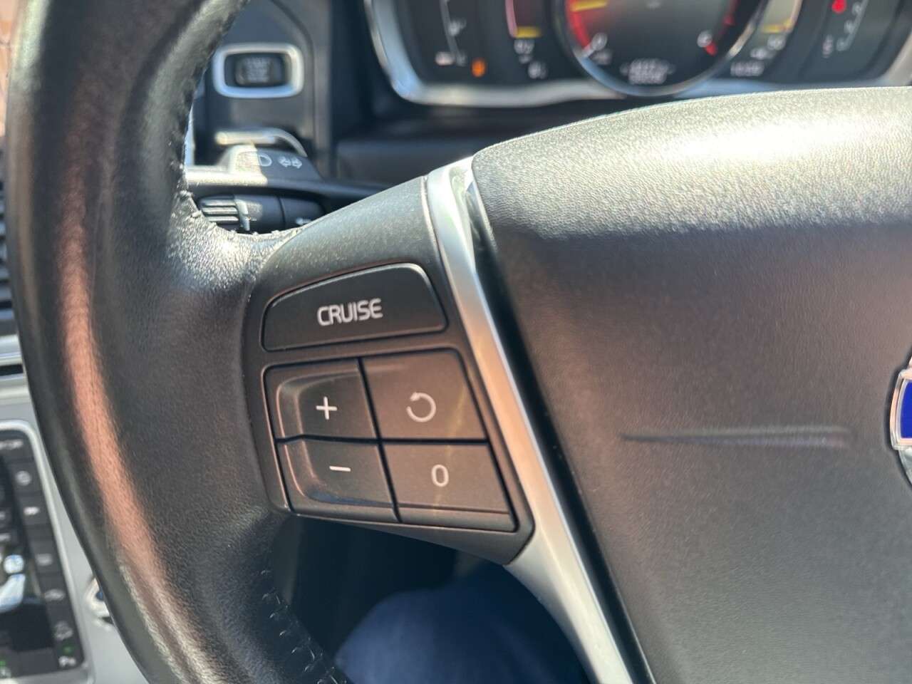 2017 VOLVO XC60 2017 VOLVO XC60