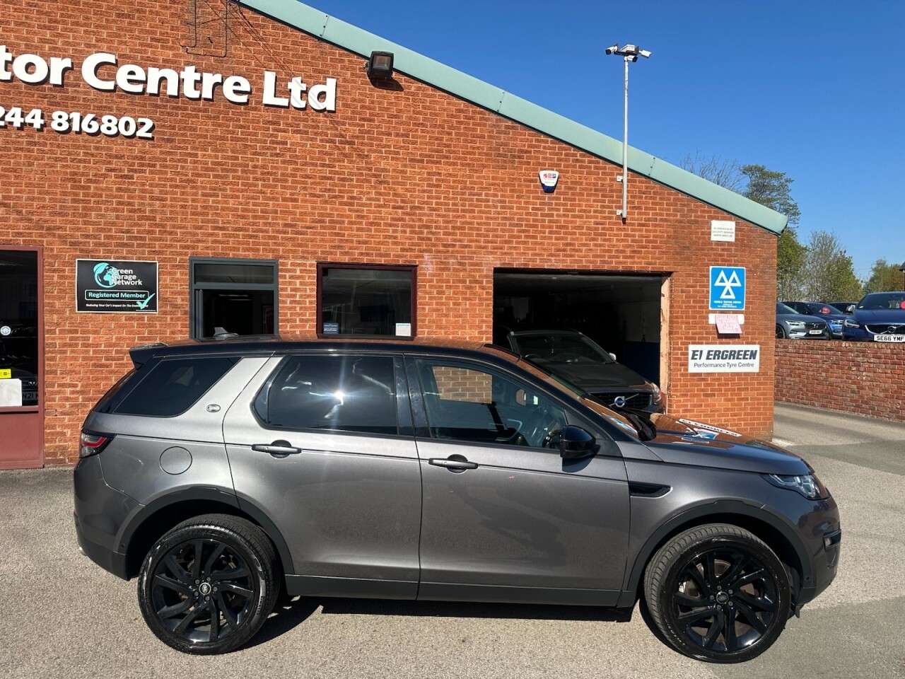 A 2015 LAND ROVER DISCOVERY SPORT 2.2 SD4 HSE Luxury SUV 5dr Diesel Auto 4WD Euro 5 (s/s) (190 ps) Rear view A 2015 LAND ROVER DISCOVERY SPORT 2.2 SD4 HSE Luxury SUV 5dr Diesel Auto 4WD Euro 5 (s/s) (190 ps) Rear view