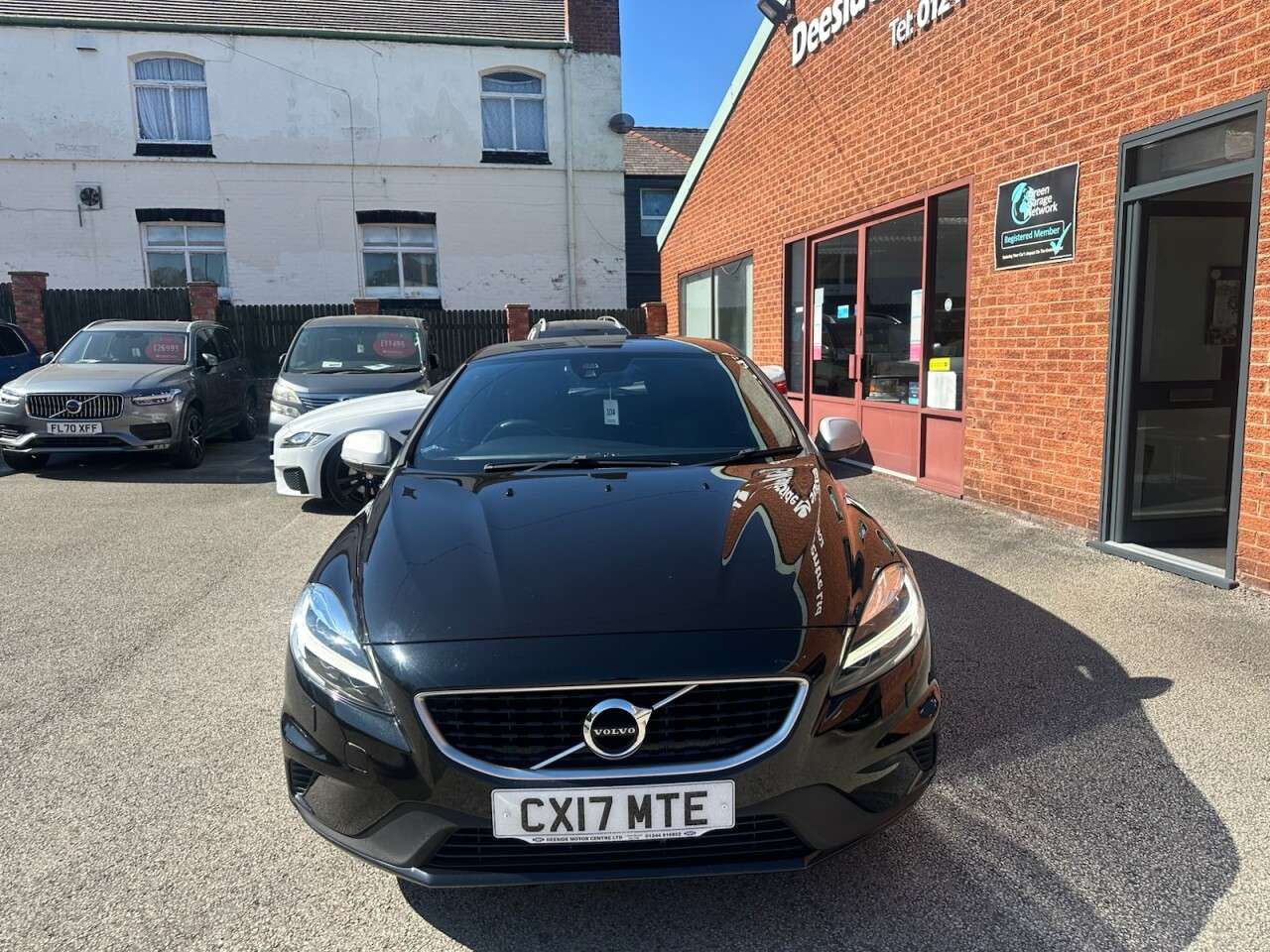 2017 VOLVO V40 2017 VOLVO V40