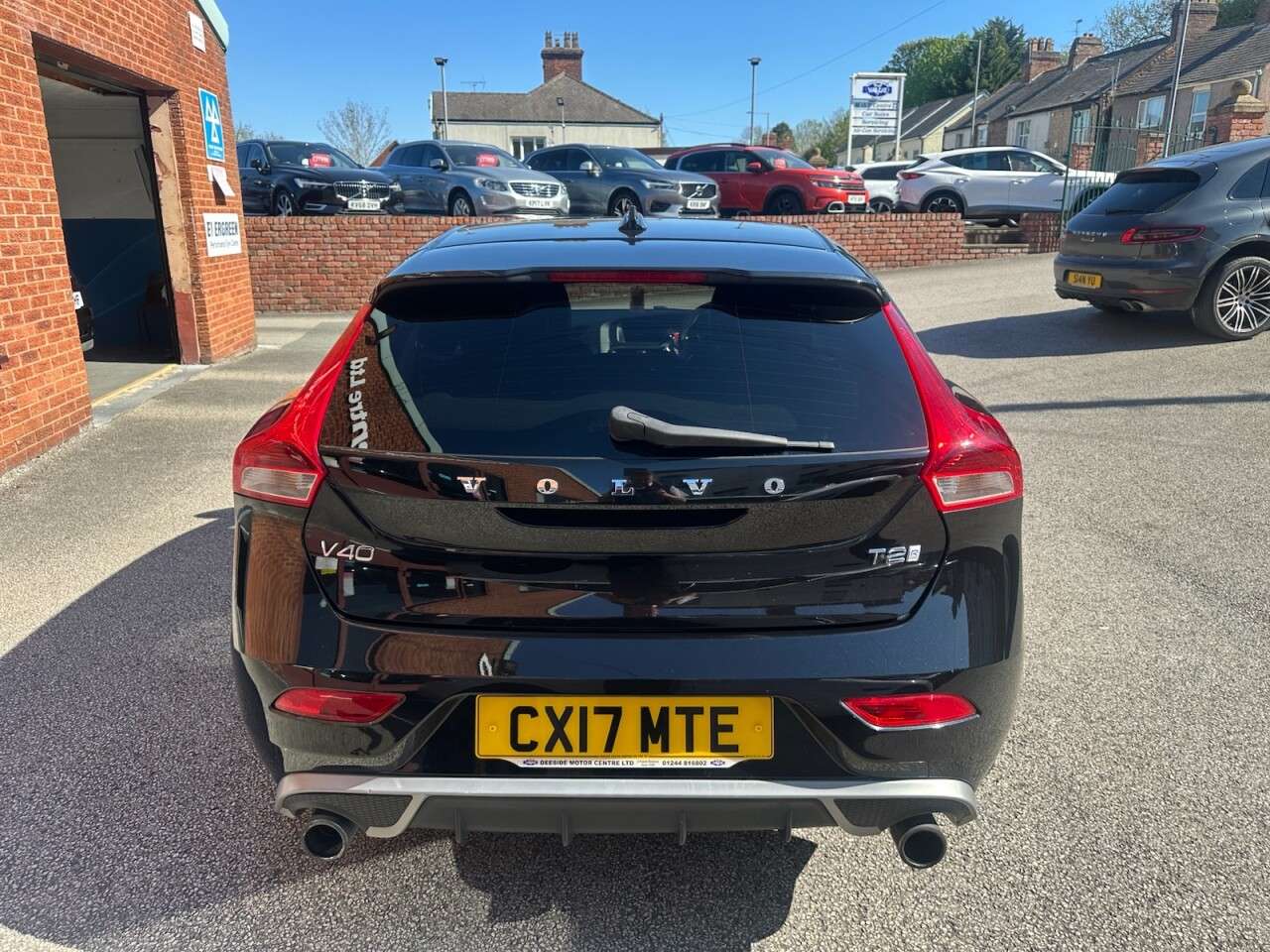 2017 VOLVO V40 2017 VOLVO V40