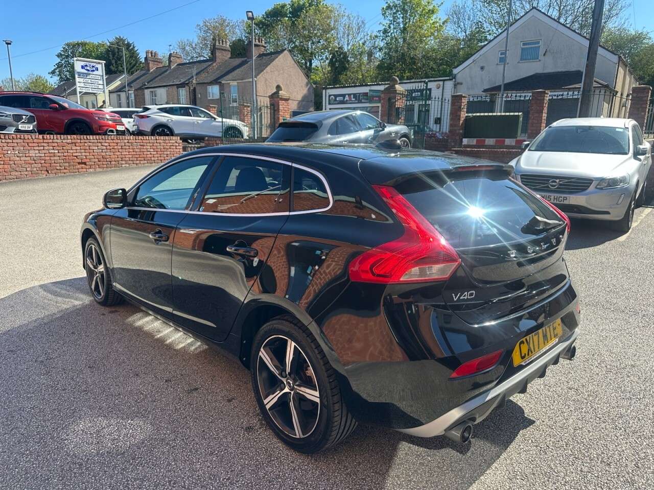 2017 VOLVO V40 2017 VOLVO V40