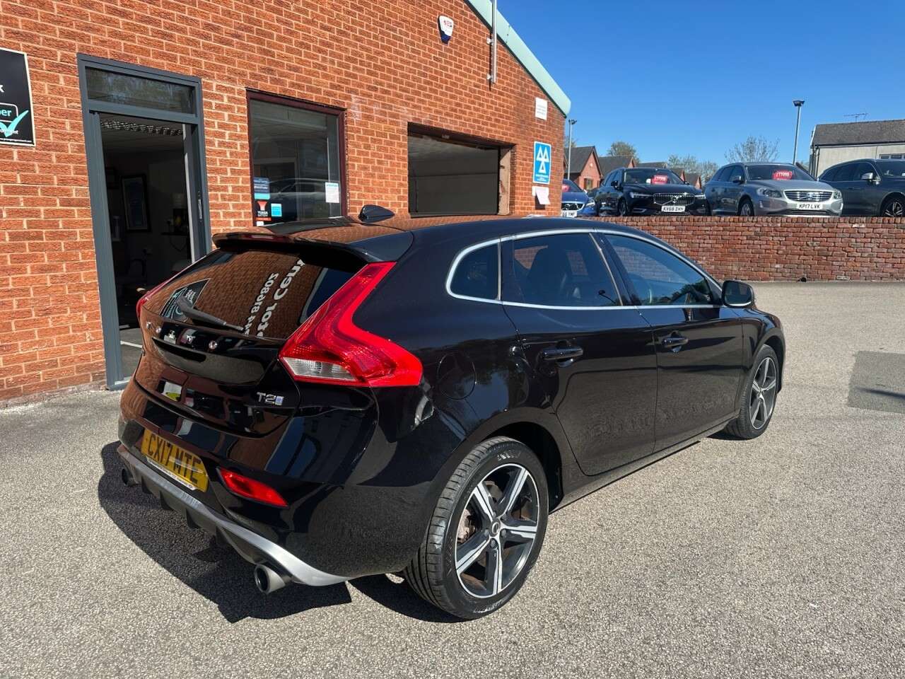 2017 VOLVO V40 2017 VOLVO V40