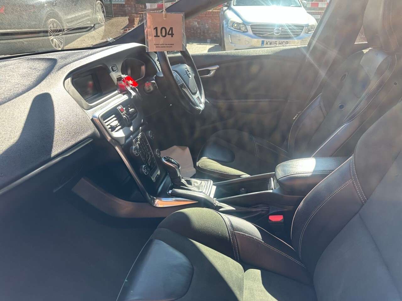 2017 VOLVO V40 2017 VOLVO V40