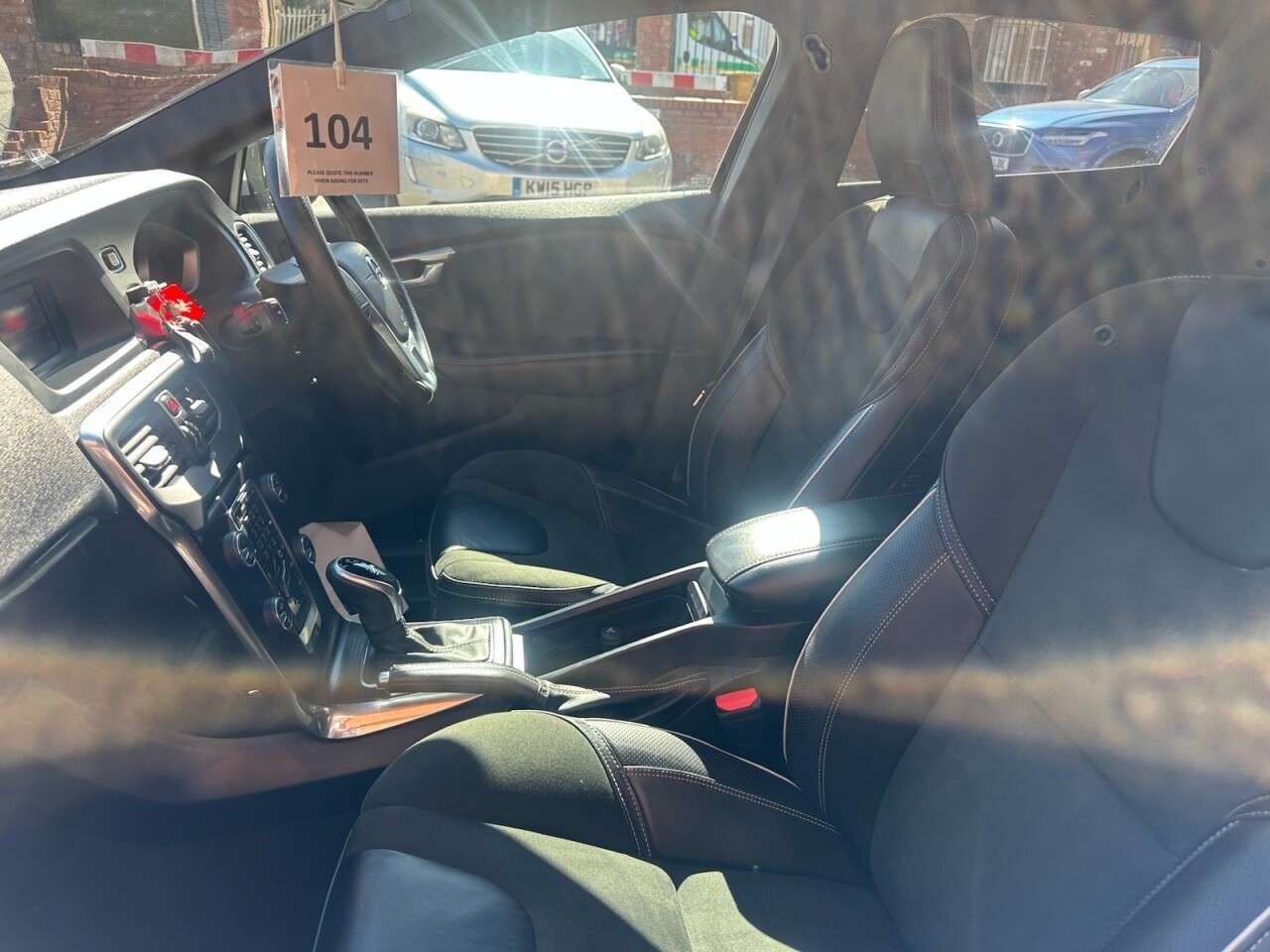 2017 VOLVO V40 2017 VOLVO V40