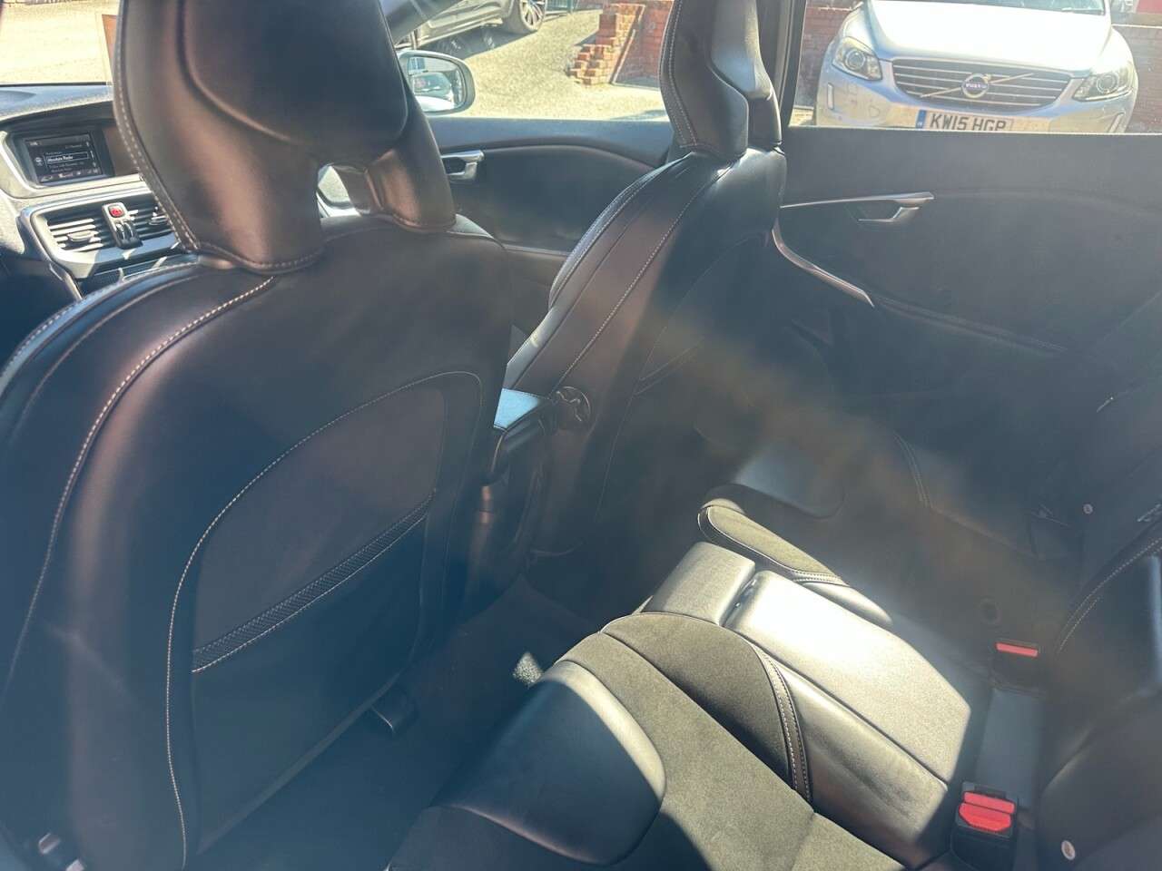 2017 VOLVO V40 2017 VOLVO V40