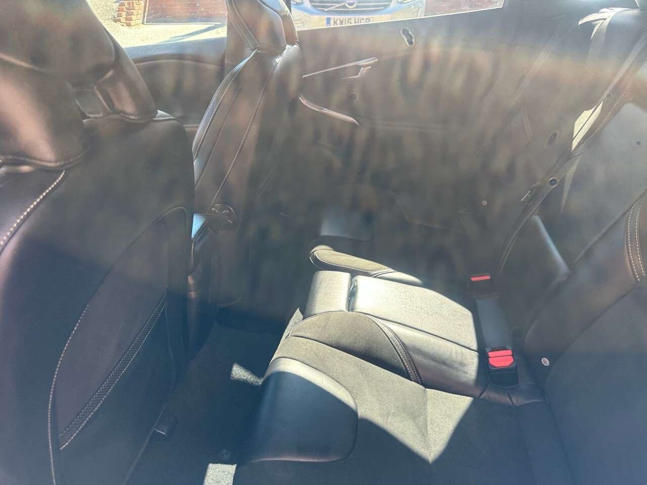 2017 VOLVO V40 2017 VOLVO V40