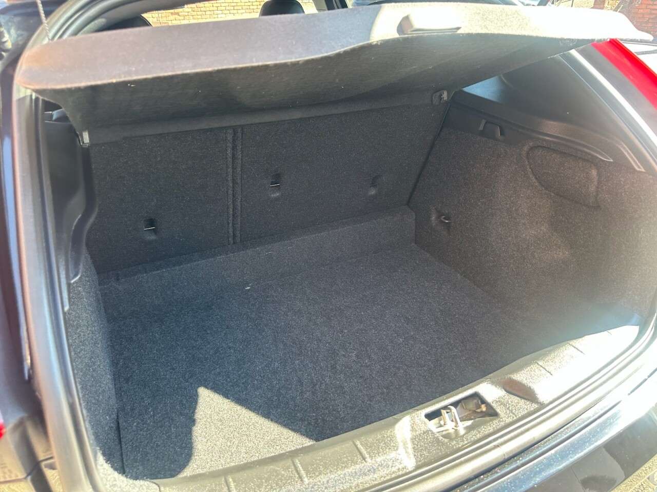 2017 VOLVO V40 2017 VOLVO V40