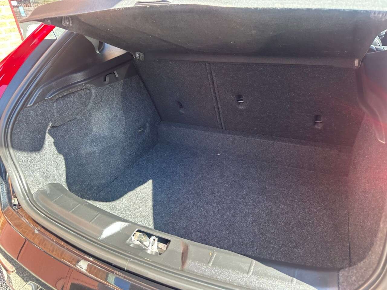 2017 VOLVO V40 2017 VOLVO V40