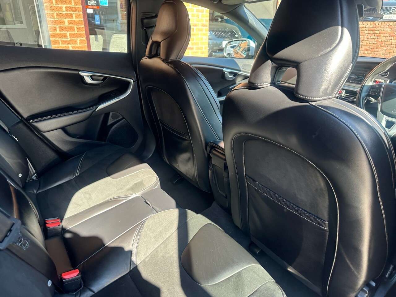 2017 VOLVO V40 2017 VOLVO V40