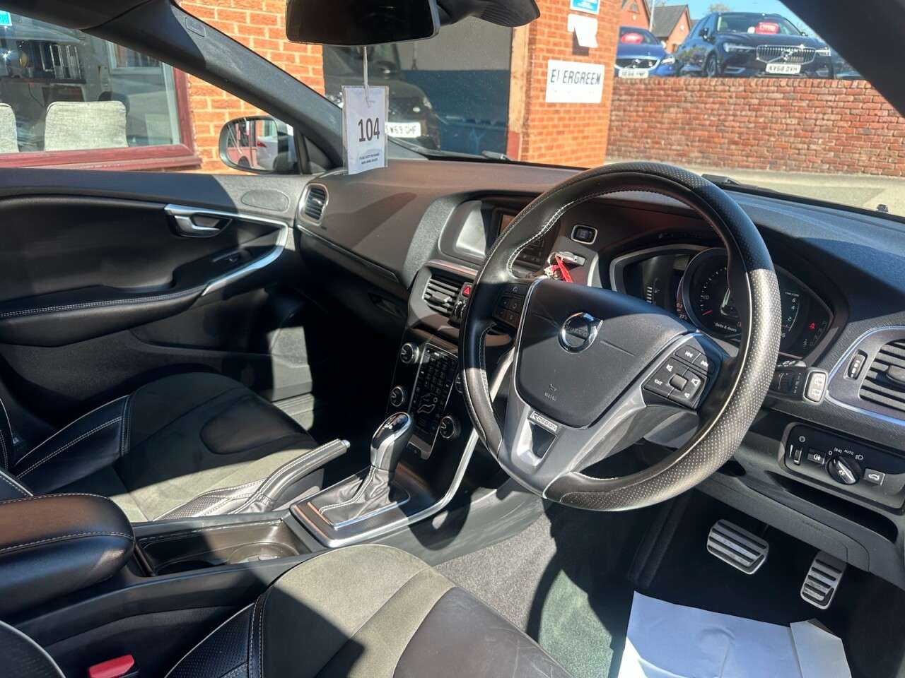 2017 VOLVO V40 2017 VOLVO V40