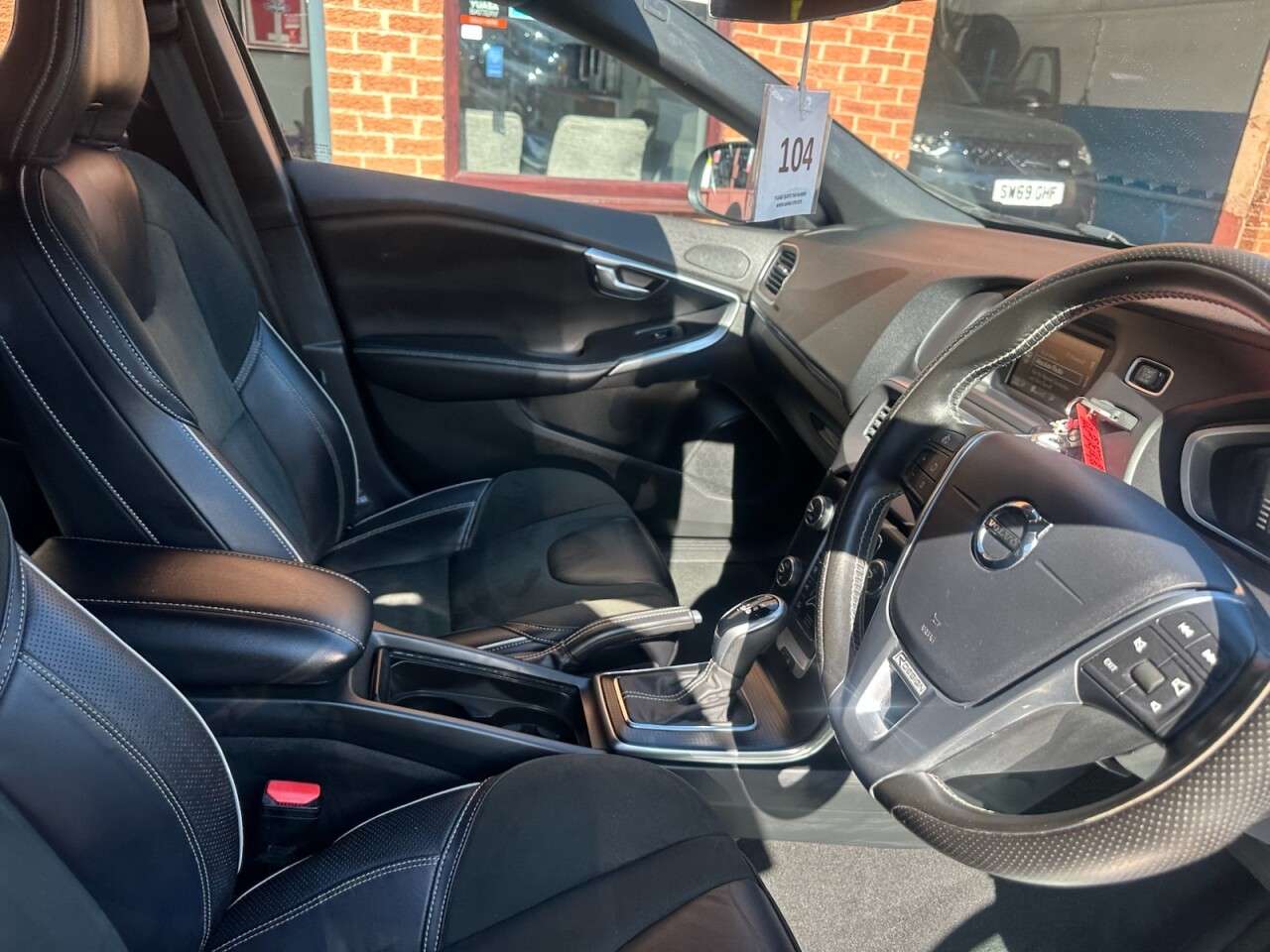 2017 VOLVO V40 2017 VOLVO V40