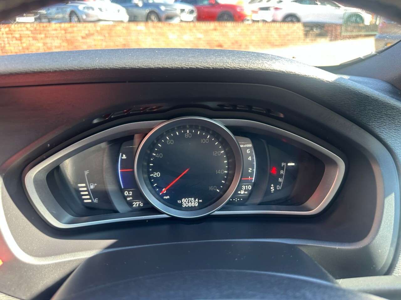 2017 VOLVO V40 2017 VOLVO V40