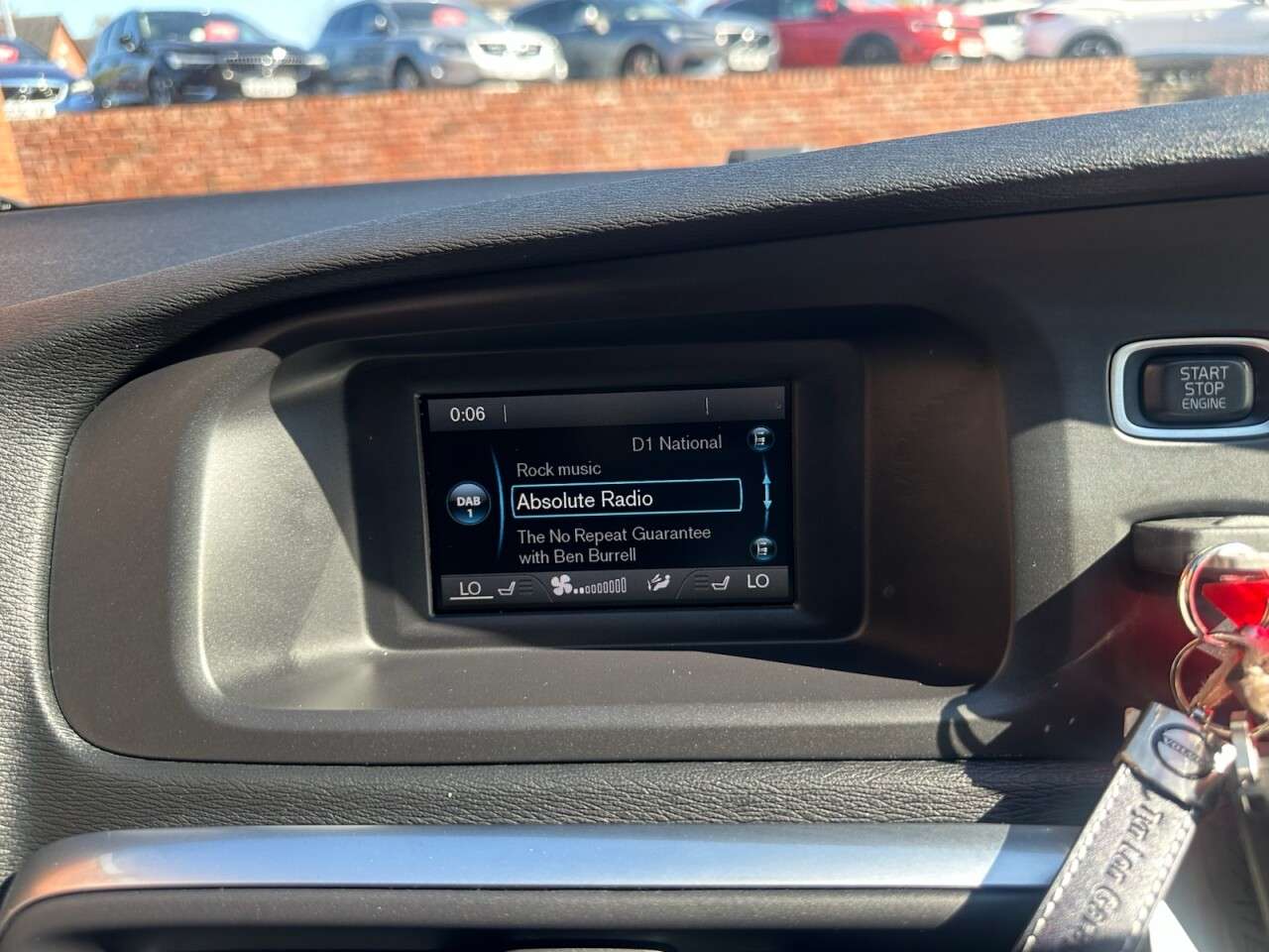 2017 VOLVO V40 2017 VOLVO V40