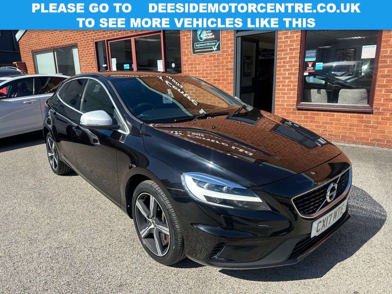 A 2017 VOLVO V40 1.5 T2 R-Design Hatchback 5dr Petrol Auto Euro 6 (s/s) (122 ps) R-Design up A 2017 VOLVO V40 1.5 T2 R-Design Hatchback 5dr Petrol Auto Euro 6 (s/s) (122 ps) R-Design up