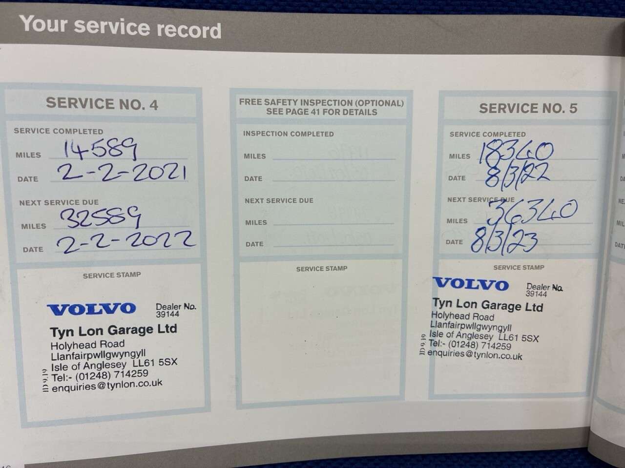 2017 VOLVO V40 2017 VOLVO V40