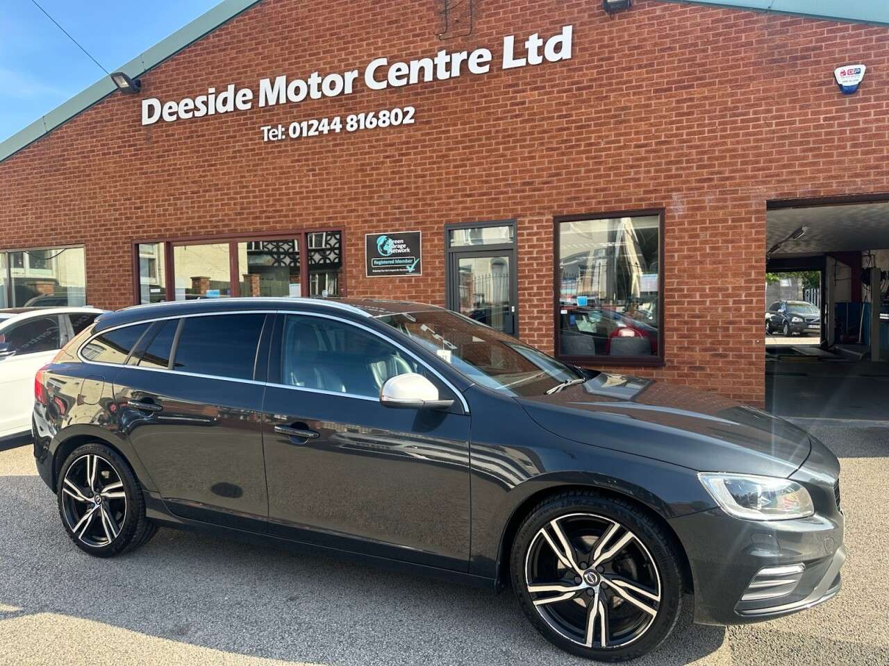 A 2017 VOLVO V60 2.0 D3 R-Design Lux Nav Estate 5dr Diesel Auto Euro 6 (s/s) (150 ps) Rear v A 2017 VOLVO V60 2.0 D3 R-Design Lux Nav Estate 5dr Diesel Auto Euro 6 (s/s) (150 ps) Rear v