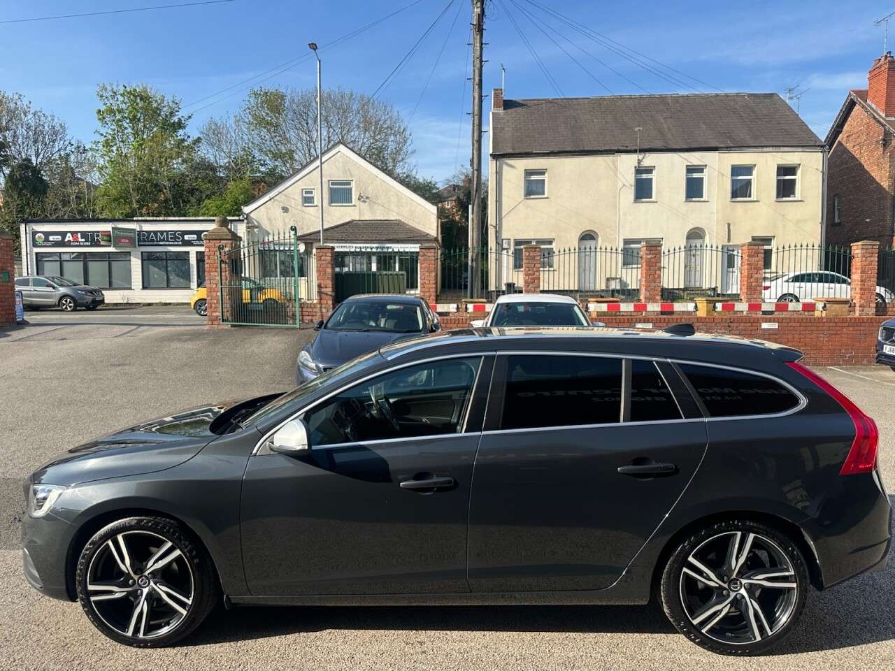 2017 VOLVO V60 2017 VOLVO V60