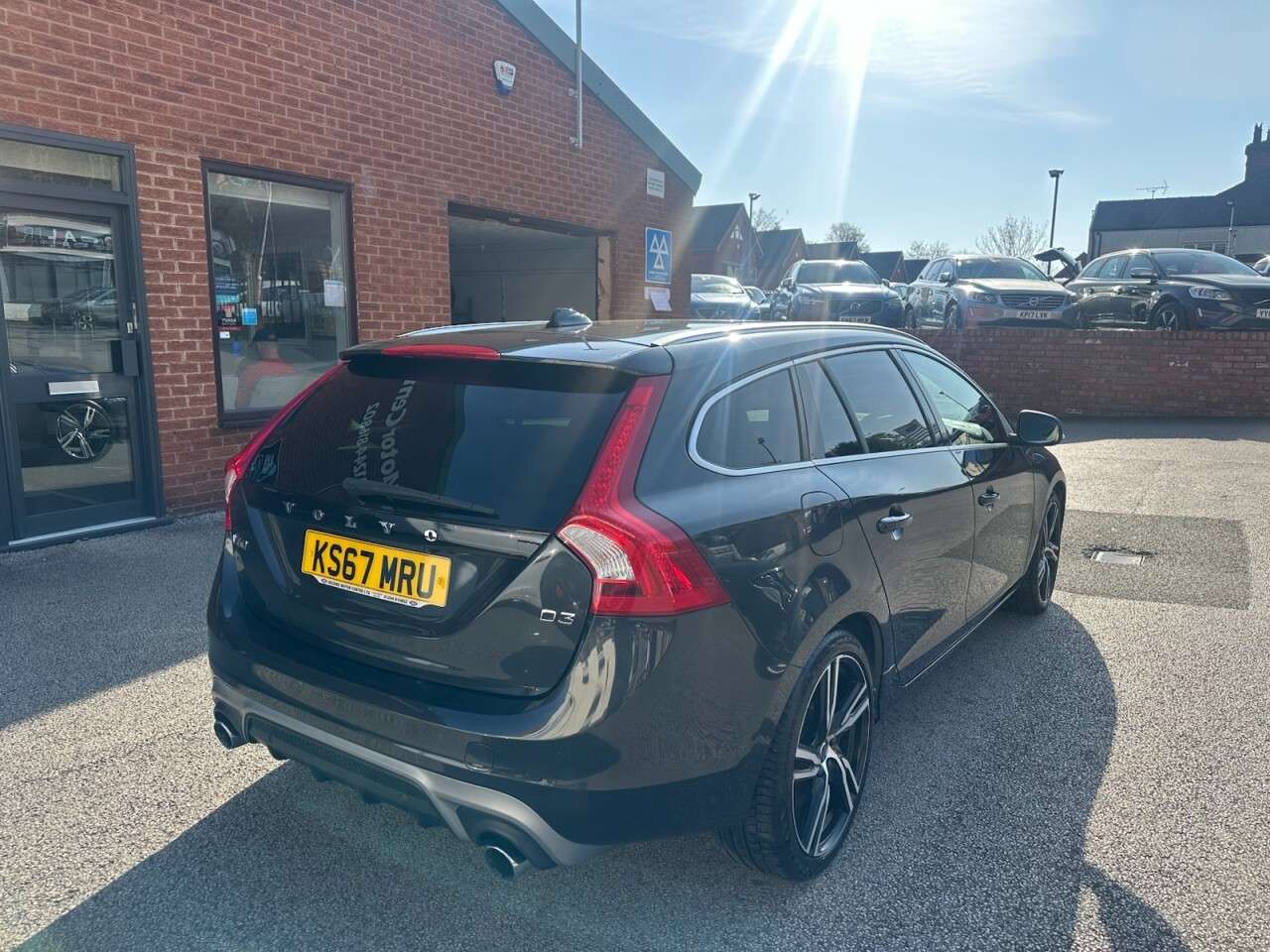 2017 VOLVO V60 2017 VOLVO V60